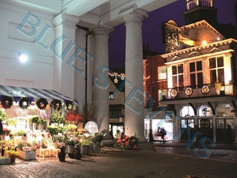 tunsgate arch at christmas